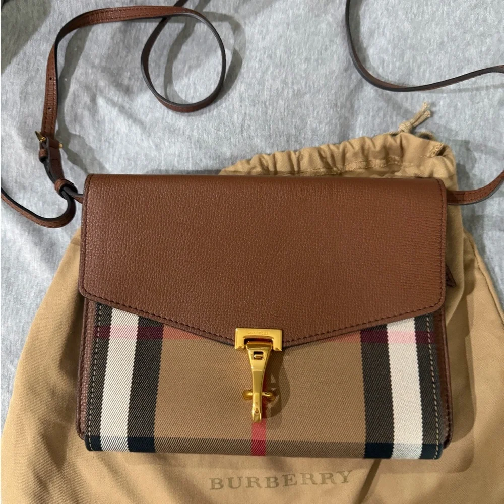 Burberry Macken Leather Crossbody Bag - Picture 3 of 7